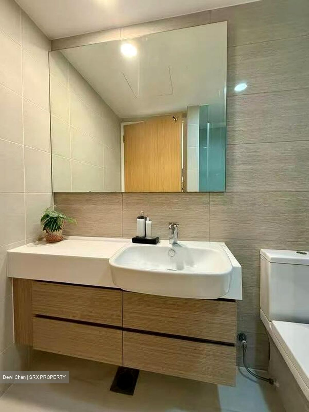 The Lakefront Residences (D22), Condominium #498305221